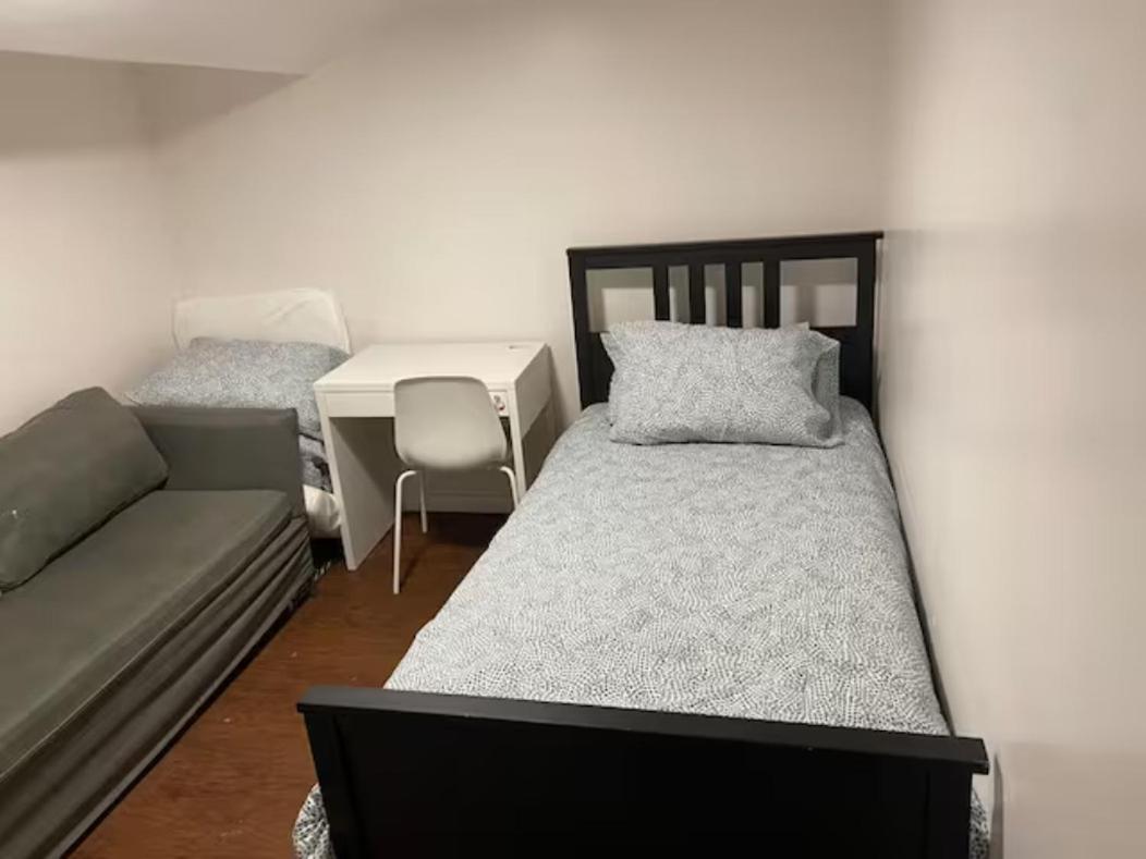 Basemewnt Room With Private Bathroom 36C Toronto Zewnętrze zdjęcie